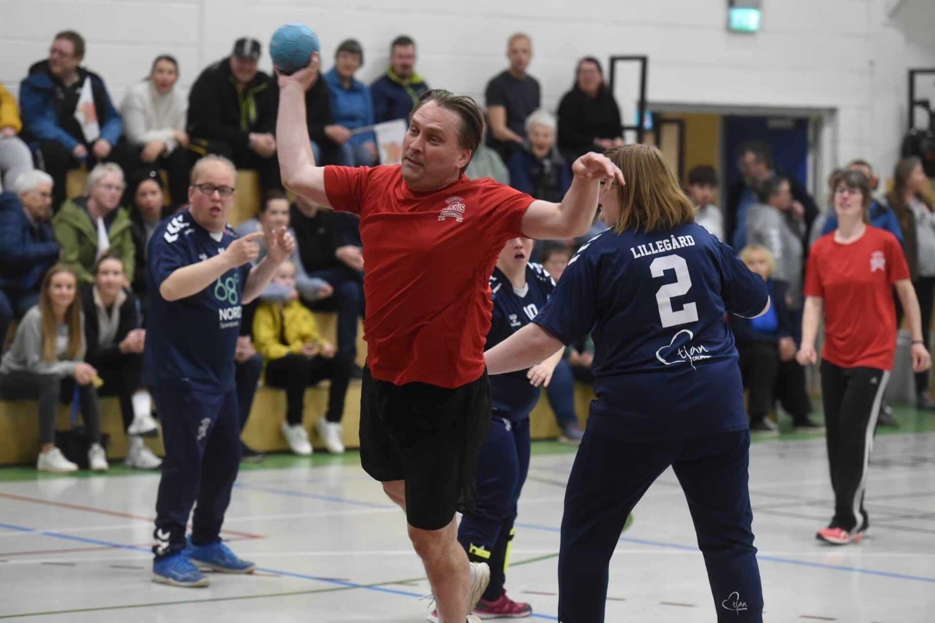 Harstad Funkis knuste politikerne i årets herligste håndballkamp